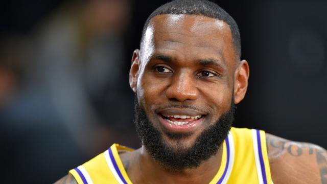  科隆球迷冲突导致比赛中断  